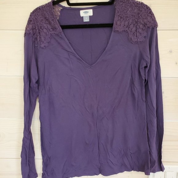 💥2/$30💥 Long sleeve shirt with lace shoulder - Picture 1 of 3